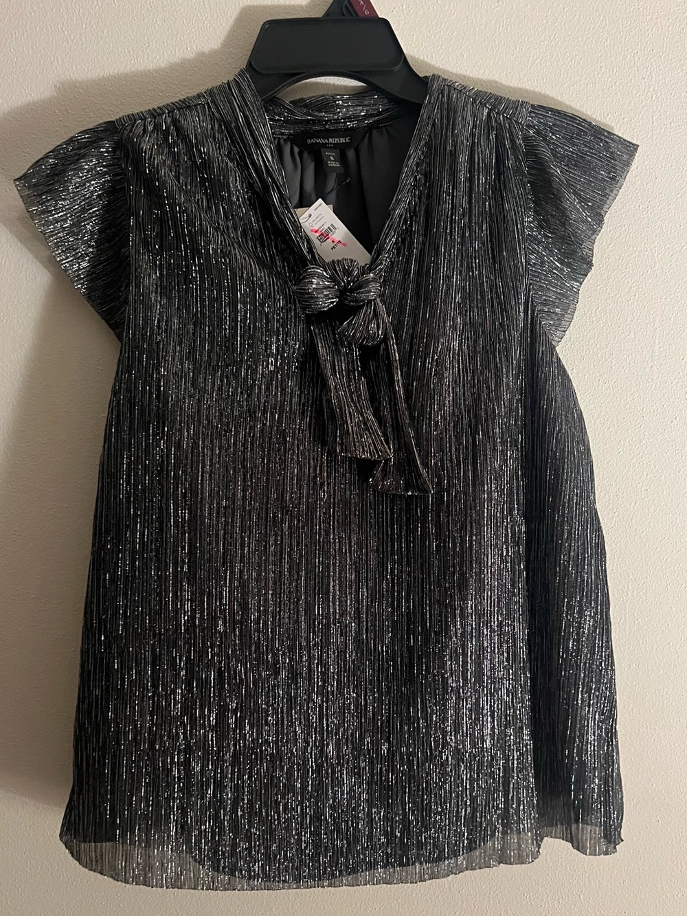 Banana Republic Black Metallic Pleated Tie-Neck Cap Sleeve Blouse